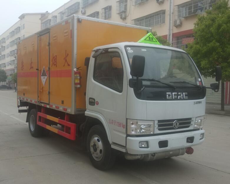 程力威牌CLW5073XZW6型雜項(xiàng)危險(xiǎn)物品廂式運(yùn)輸車