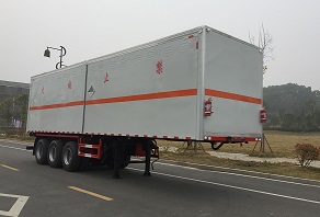 程力威牌CLW9409XZW型雜項(xiàng)危險(xiǎn)物品廂式運(yùn)輸半掛車