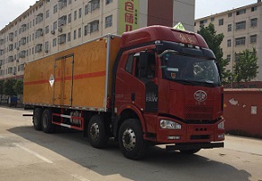 程力威牌CLW5320XZWC5型雜項危險物品廂式運輸車