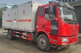 程力威牌CLW5180XZWC5型雜項危險物品廂式運輸車