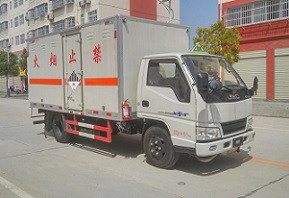 程力威牌CLW5043XZWJ5型雜項(xiàng)危險(xiǎn)物品廂式運(yùn)輸車(chē)