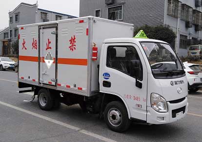 程力威牌CLW5032XZWSH6型雜項(xiàng)危險(xiǎn)物品廂式運(yùn)輸車(chē)