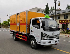 程力威牌CLW5040XZWE6型雜項(xiàng)危險(xiǎn)物品廂式運(yùn)輸車(chē)