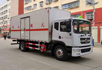程力威牌CLW5180XZWE6型雜項(xiàng)危險(xiǎn)物品廂式運(yùn)輸車(chē)