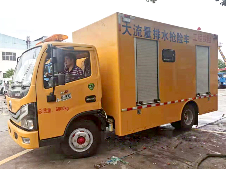 東風多利卡排水車